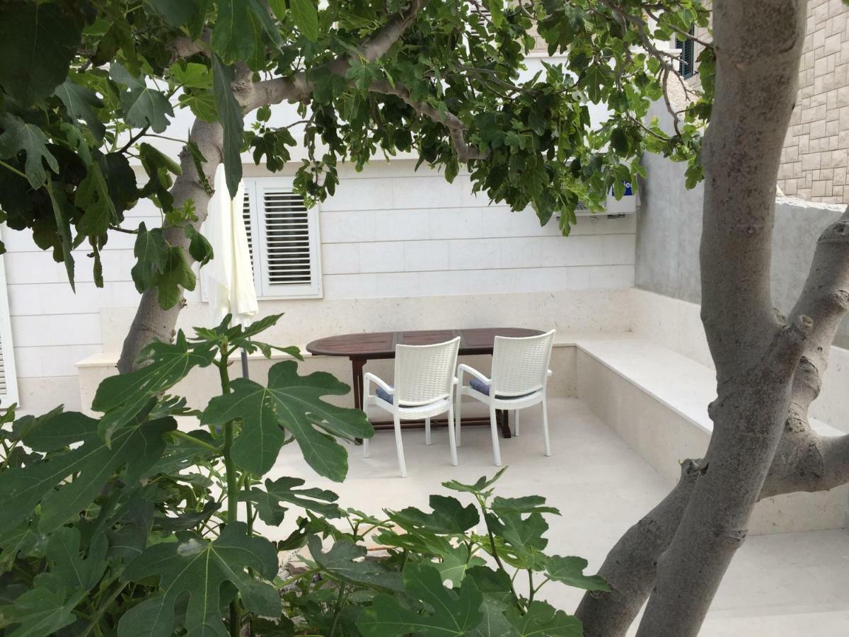 Ferienwohnung Fig Tree Povlja  Exterior foto